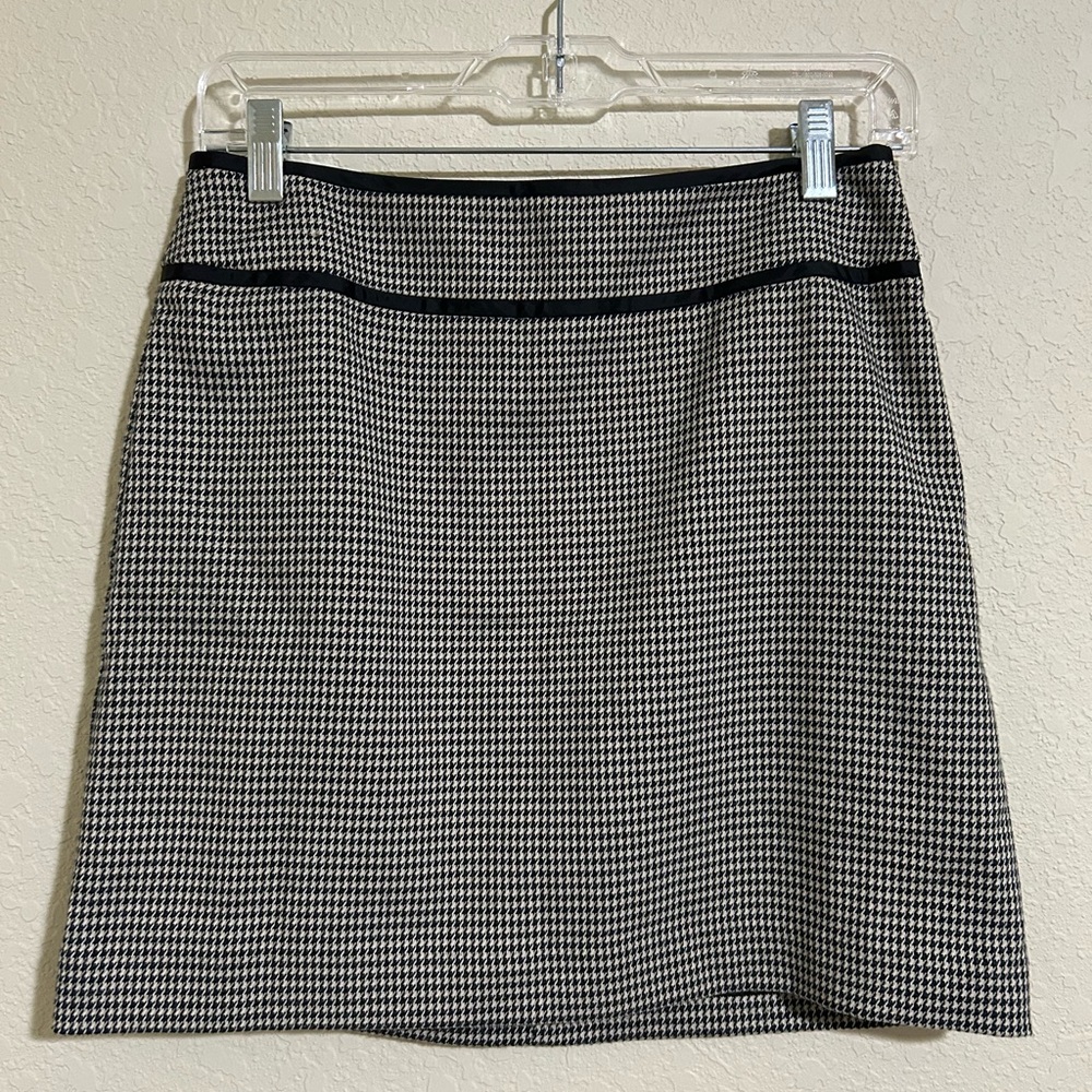 Ann Taylor LOFT Women's Black and White Houndstooth Pencil Skirt Size 2P